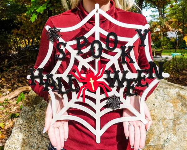 Darina's Crafts Spooky-Halloween-Wreath_DarinasCrafts-14-982x786-640x480  