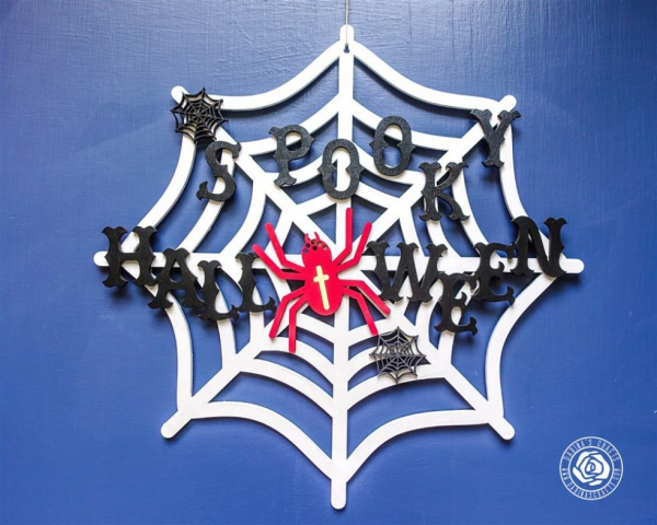 Darina's Crafts Spooky-Halloween-Wreath_DarinasCrafts-20-982x786-640x480  