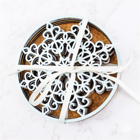 Darina's Crafts Snowflake-coasters-01-Round_DarinasCrafts-39-640x480  