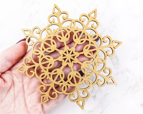 Darina's Crafts Snowflake-coasters-01-Shaped_DarinasCrafts-20-640x480  