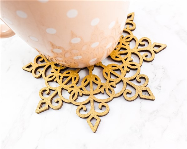 Darina's Crafts Snowflake-coasters-01-Shaped_DarinasCrafts-27-640x480  