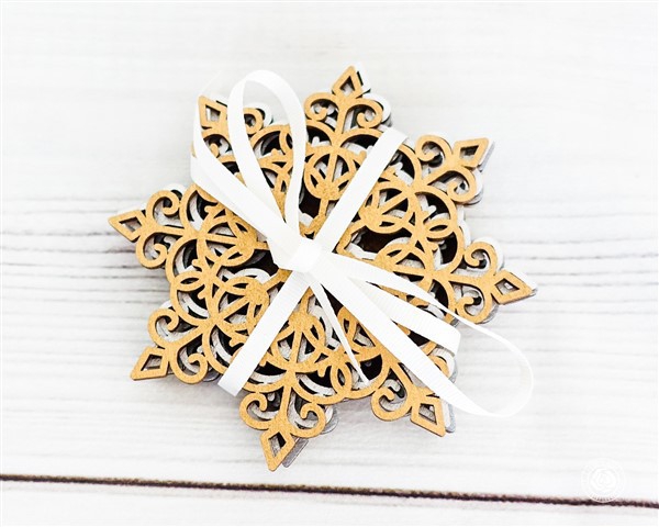 Darina's Crafts Snowflake-coasters-01-Shaped_DarinasCrafts-33-640x480  