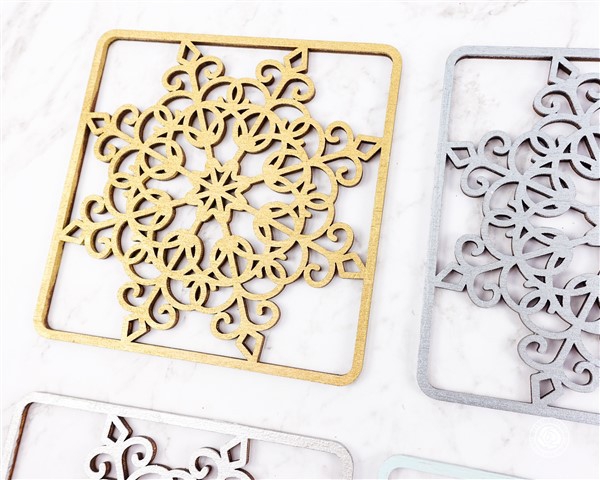 Darina's Crafts Snowflake-coasters-01-Square_DarinasCrafts-29-640x480  