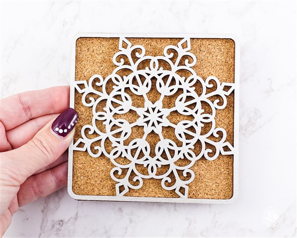 Darina's Crafts Snowflake-coasters-01-Square_DarinasCrafts-38-640x480  
